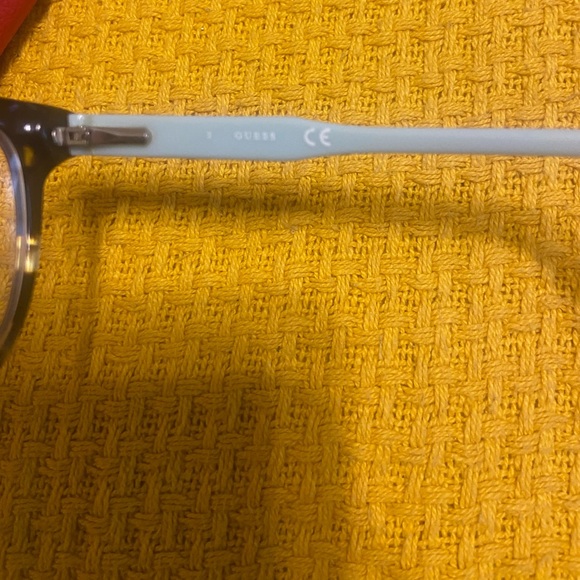 Guess Glass Frame & Case - Picture 2 of 3